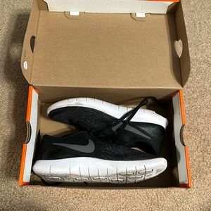 Nike Flex Contact Sneakers!!